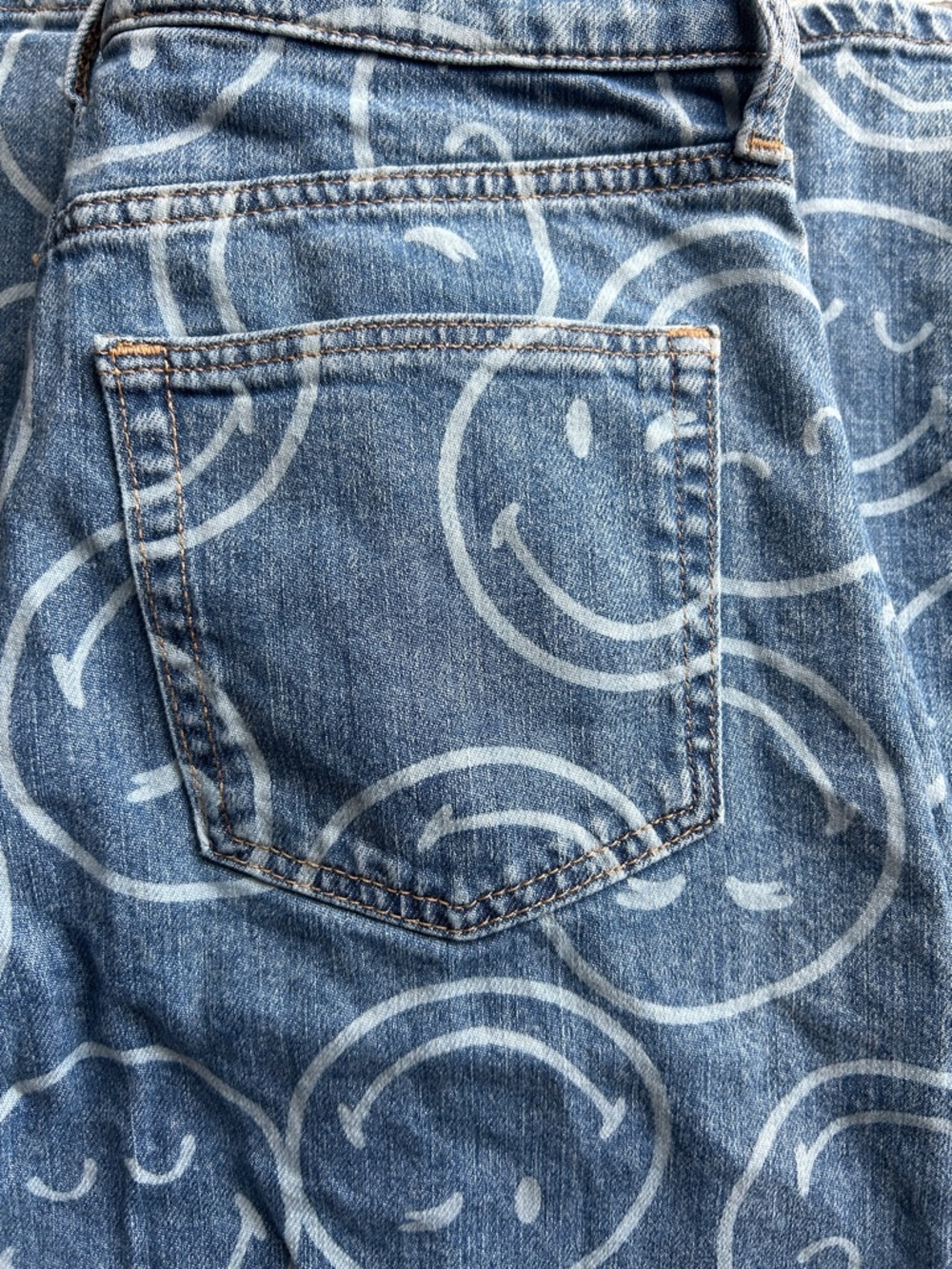 Smiley World Jeans  Wide Highrise - Picture 2 of 11